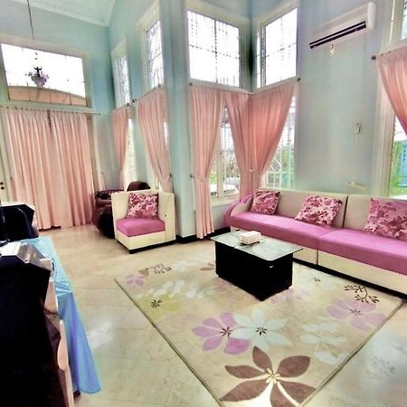 Vila Princess,Sentul 4Bedroom Dan Tenda Camping,Private Pool, Tenis Meja, Mini Billiard, Karaoke, Ayunan,Bbq, 08Satu3 80Satu6 4Satu5Satu Богор Экстерьер фото