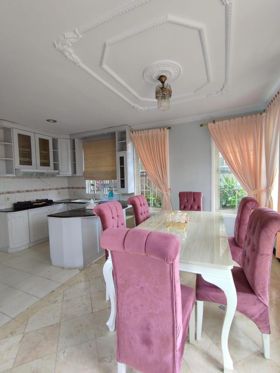 Vila Princess,Sentul 4Bedroom Dan Tenda Camping,Private Pool, Tenis Meja, Mini Billiard, Karaoke, Ayunan,Bbq, 08Satu3 80Satu6 4Satu5Satu Богор Экстерьер фото