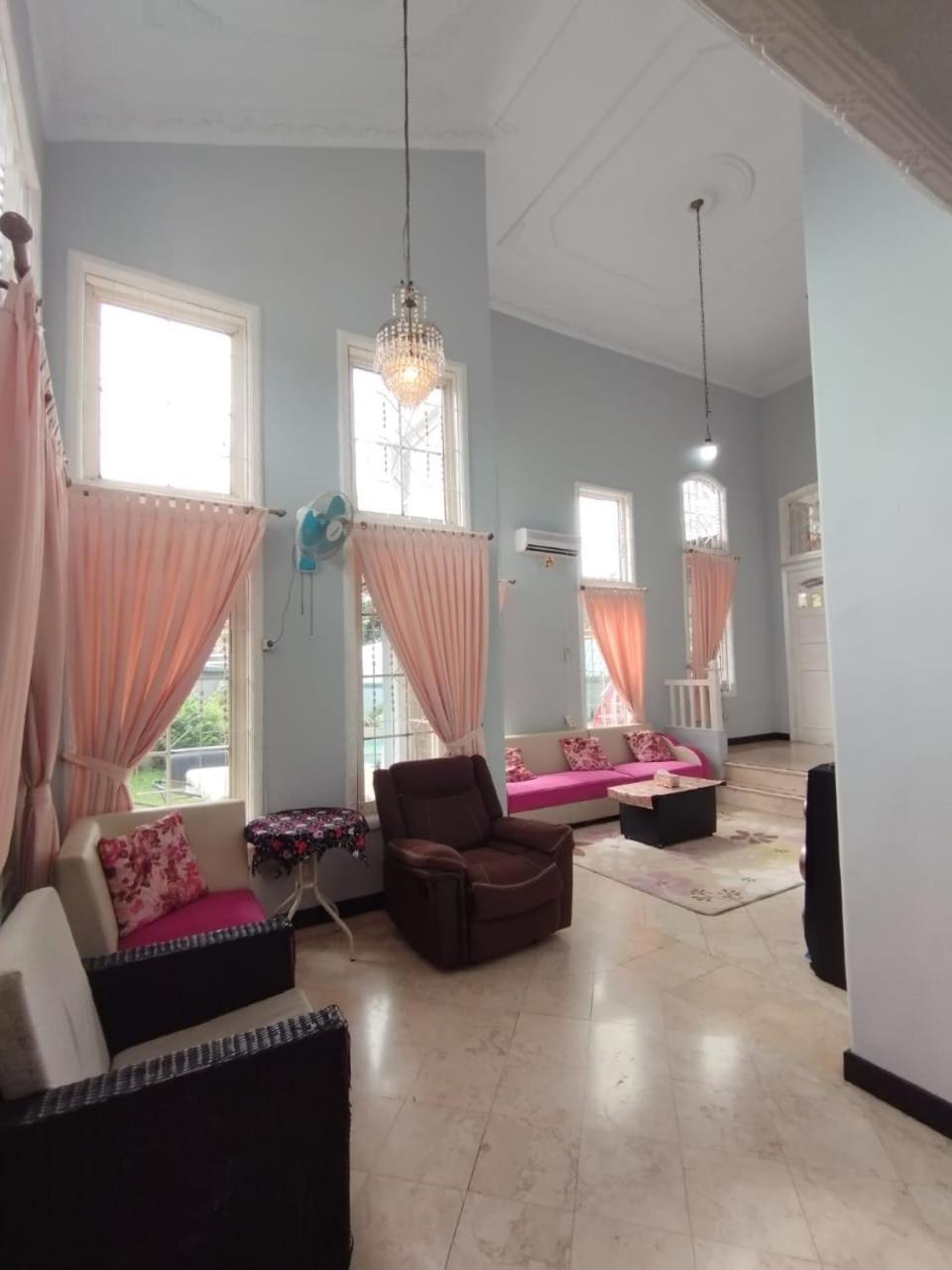 Vila Princess,Sentul 4Bedroom Dan Tenda Camping,Private Pool, Tenis Meja, Mini Billiard, Karaoke, Ayunan,Bbq, 08Satu3 80Satu6 4Satu5Satu Богор Экстерьер фото