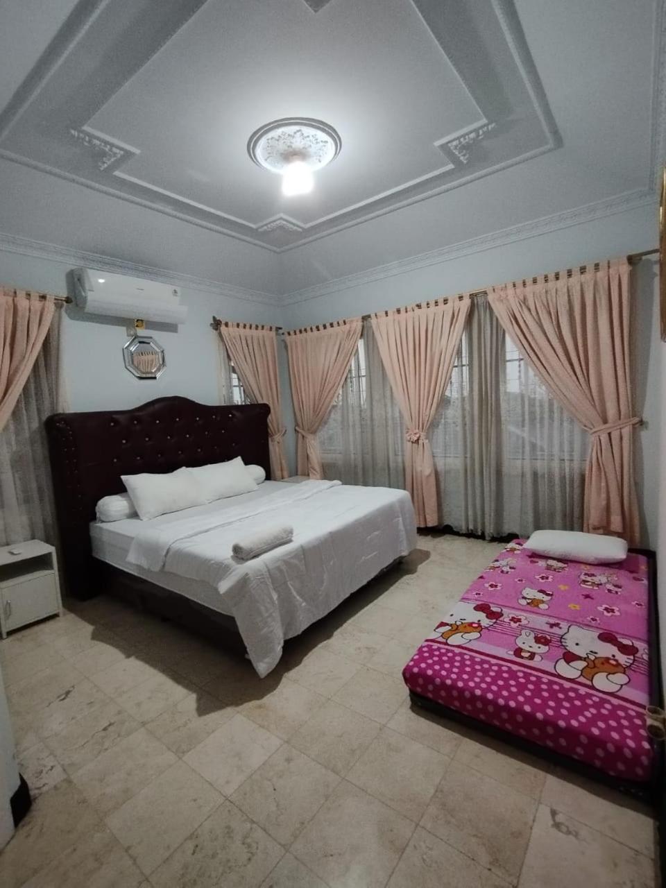 Vila Princess,Sentul 4Bedroom Dan Tenda Camping,Private Pool, Tenis Meja, Mini Billiard, Karaoke, Ayunan,Bbq, 08Satu3 80Satu6 4Satu5Satu Богор Экстерьер фото