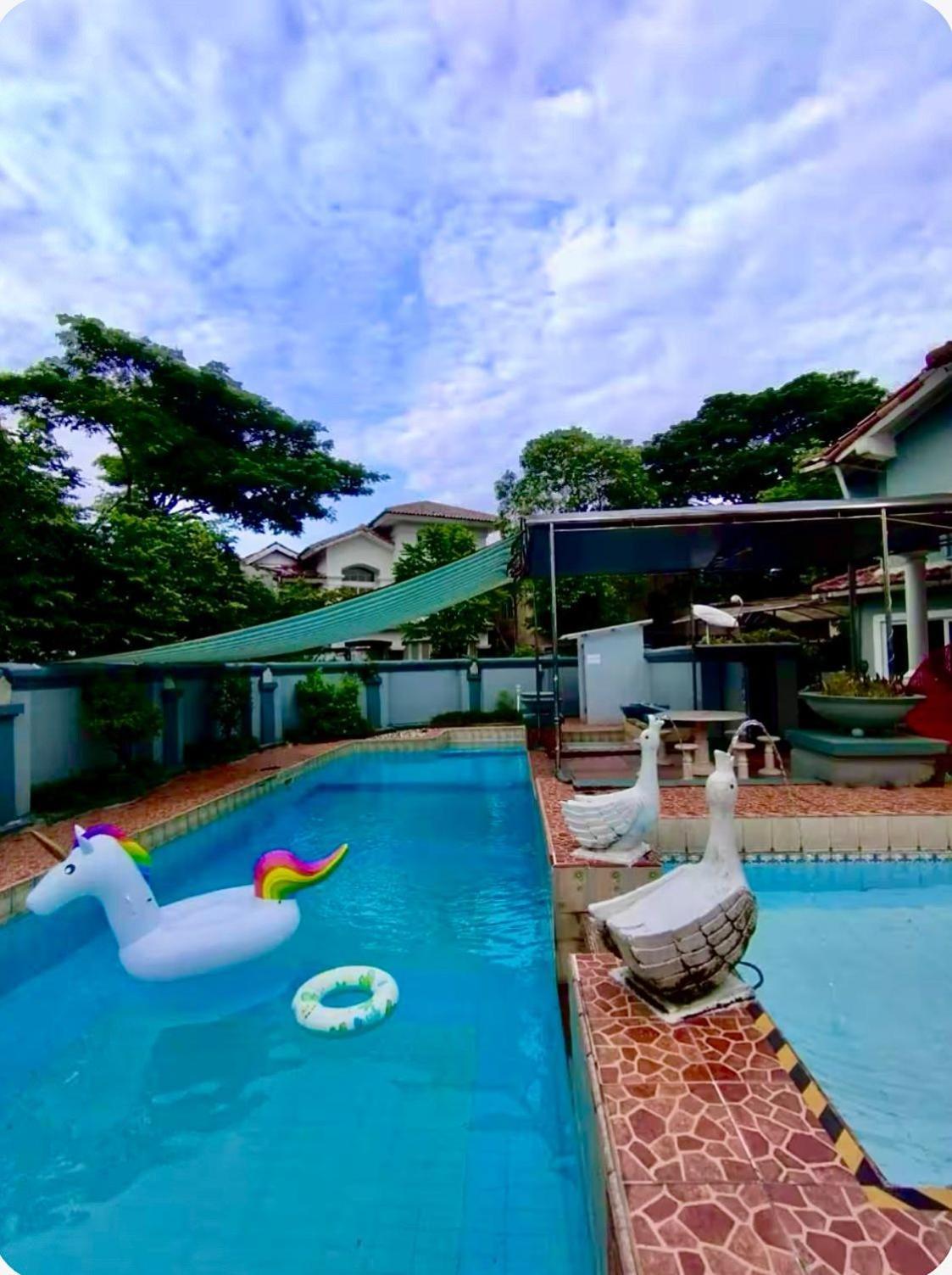Vila Princess,Sentul 4Bedroom Dan Tenda Camping,Private Pool, Tenis Meja, Mini Billiard, Karaoke, Ayunan,Bbq, 08Satu3 80Satu6 4Satu5Satu Богор Экстерьер фото