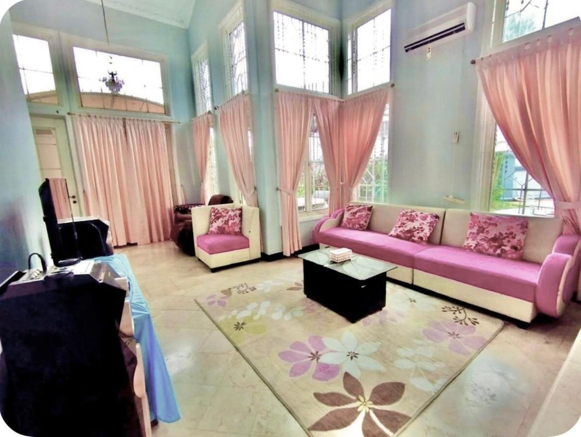 Vila Princess,Sentul 4Bedroom Dan Tenda Camping,Private Pool, Tenis Meja, Mini Billiard, Karaoke, Ayunan,Bbq, 08Satu3 80Satu6 4Satu5Satu Богор Экстерьер фото