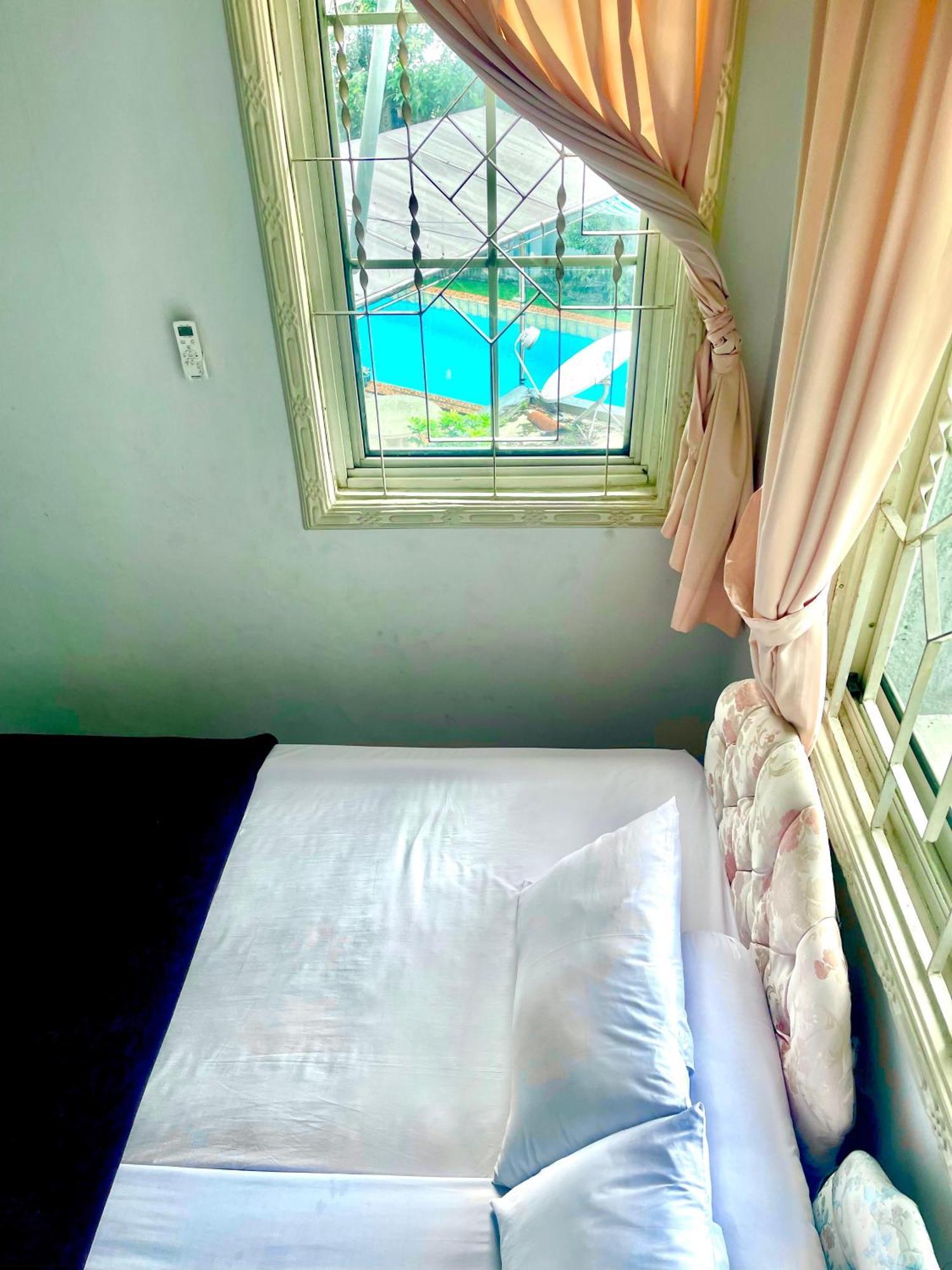 Vila Princess,Sentul 4Bedroom Dan Tenda Camping,Private Pool, Tenis Meja, Mini Billiard, Karaoke, Ayunan,Bbq, 08Satu3 80Satu6 4Satu5Satu Богор Экстерьер фото